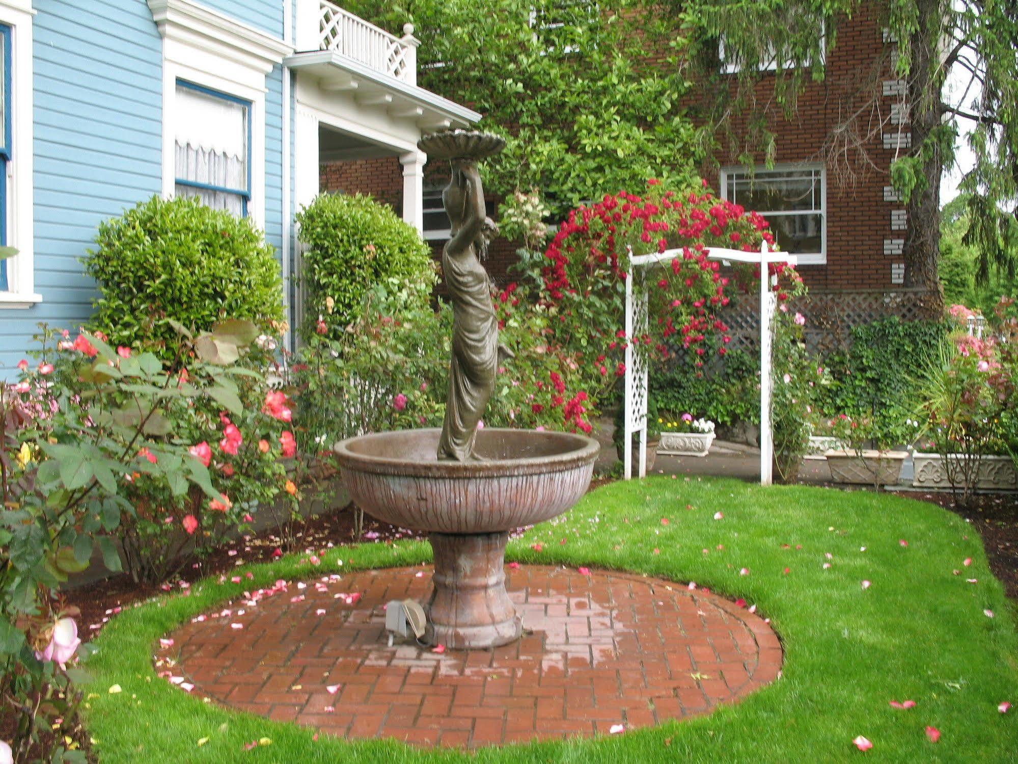 Lion And The Rose Victorian Guest House Portland Exterior foto